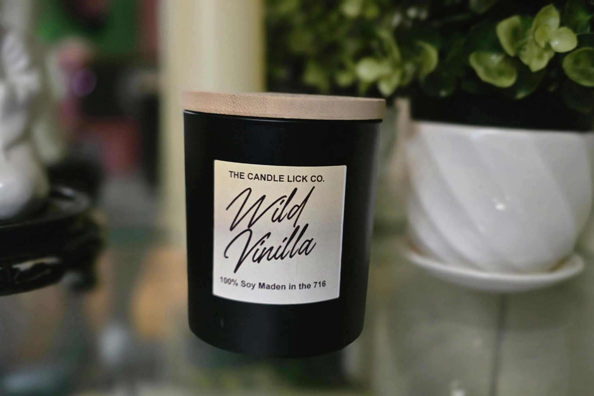 Large Black Jar     Wild Vinilla